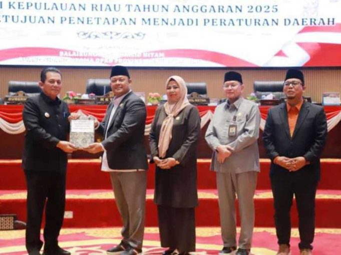 DPRD Kepri Sahkan APBD Perubahan 2025 Rp. 3,933 T, Belanja Naik di Tengah Turunnya Pendapatan