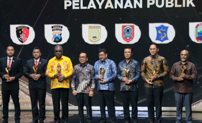Bupati Muda Tanpa Batas Sosial, Egi Raih Penghargaan Nasional iNews TV