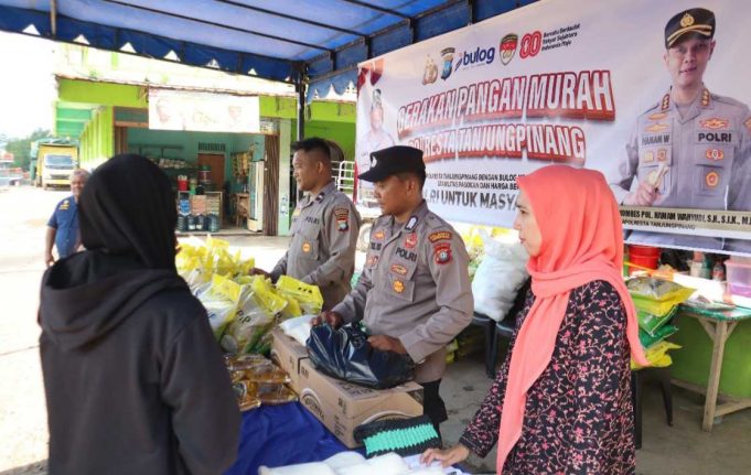 Polresta Tanjungpinang Gandeng Bulog Gelar Gerakan Pangan Murah di Dompak