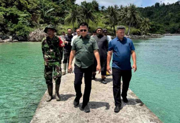 Bupati Aneng Tinjau Kondisi Pelabuhan Nelayan Sedanau Rewak