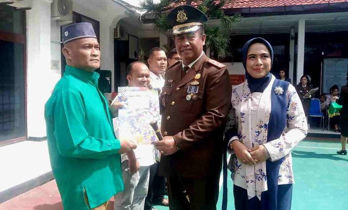 HUT Kejaksaan RI, Kejari Asahan Serahkan Sertifikat Rumah Ibadah
