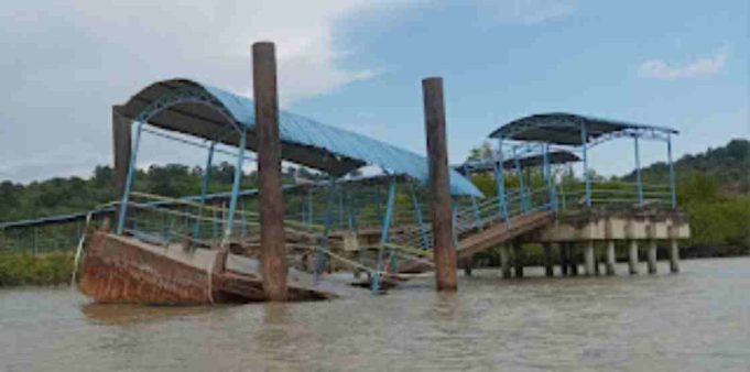 Warga Keluhkan Ponton Dermaga Desa Sebele Rusak Parah