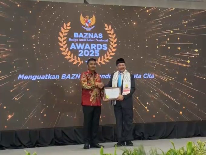 Diterima Wagub Vasko, Pemprov Sumbar Terima Penghargaan Baznas Awards 2025