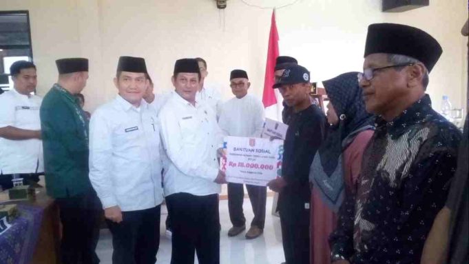 Salurkan Bantuan Secara Simbolis, Kadis Perkim : Kita Ingin Mengurangi RTLH di Agam