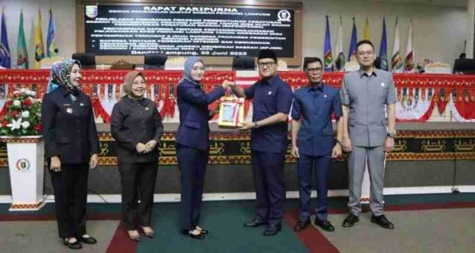 Ketua DPRD Lampung Pimpin Rapat Paripurna PROPEMPERDA Tahun 2025