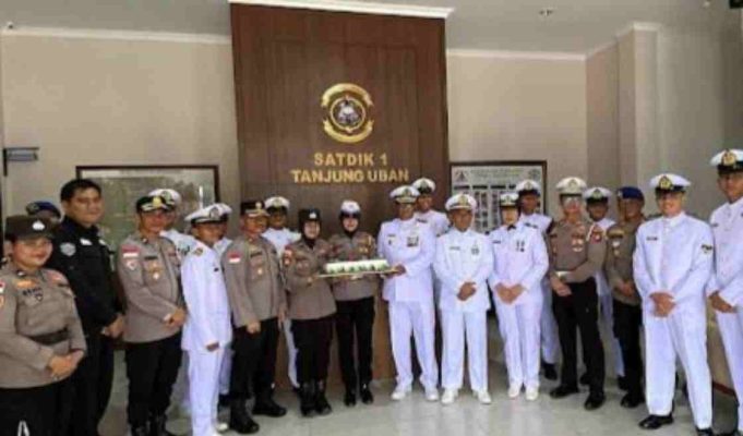 Kapolres Bintan AKBP Yunita Stevani Beri Kejutan di HUT ke-80 TNI