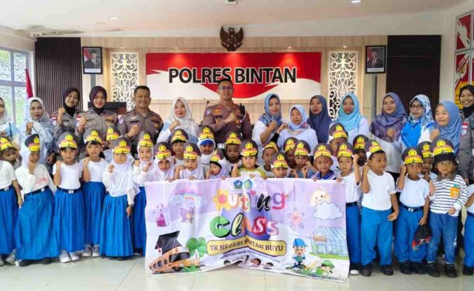 Penanaman Disiplin – Cinta Polisi Sejak Dini ke Siswa TK Negeri Bintan Buyu