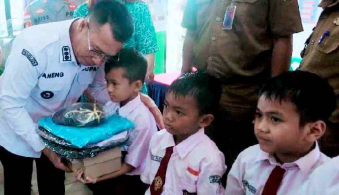 Anambas Wujudkan “Zero Buta Huruf”, Ribuan Siswa Dapat Seragam – Sepatu Gratis