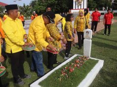 Golkar Tanjungpinang Peringati HUT ke-61 dengan Ziarah Makam Pahlawan – Berbagi Sembako