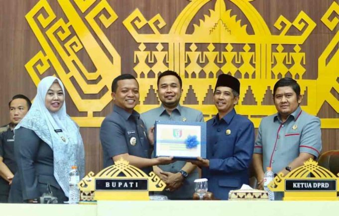 Bupati Riyanto Sampaikan Ranperda APBD 2026
