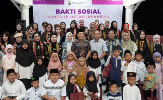Wanita Filantropi Indonesia Santuni Ratusan Anak Yatim di Lampung Selatan