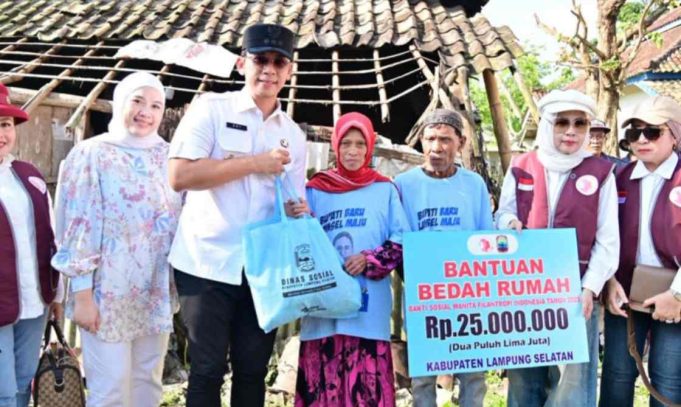 Wanita Filantropi Indonesia Bedah Rumah di Lampung Selatan, Ini Pesan Bupati Egi