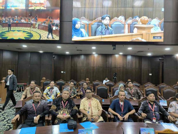 DPR – Dewan Pers Sepakat Pasal 8 UU Pers Konstitusional