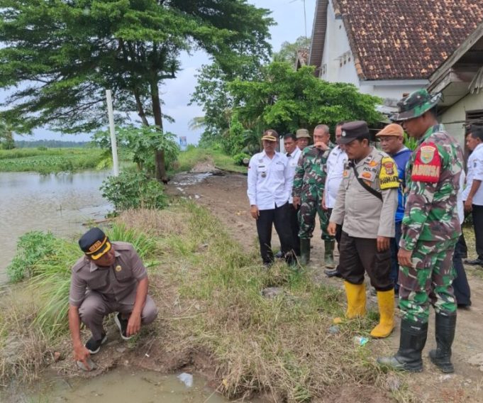 Aribun Sayunis Kirim Bantuan Penalang Air di Lamsel