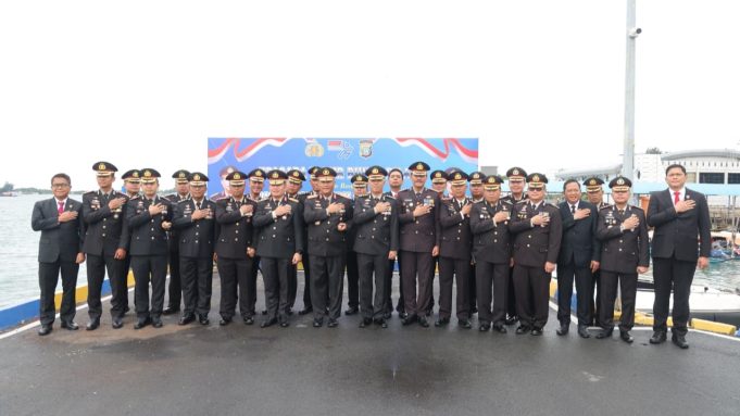 Kapolda Kepri Pimpin Upacara Tabur Bunga Peringati Hari Pahlawan Ke-80: Wujud Nyata Penghormatan Atas Jasa Para Pejuang Bangsa