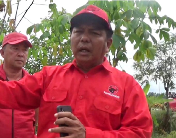 Aribun Sayunis Serahkan Bantuan ke Masyarakat Lamsel Terdampak Banjir