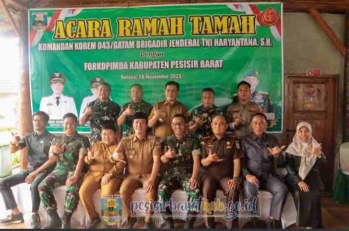 Kunjungi Pesibar, Danrem 043 Gatam Disambut Bupati dan Wakil Bupati