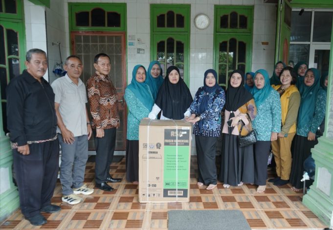 Desa Juara UP2K Terima Bantuan Peralatan Usaha dari TP PKK Asahan