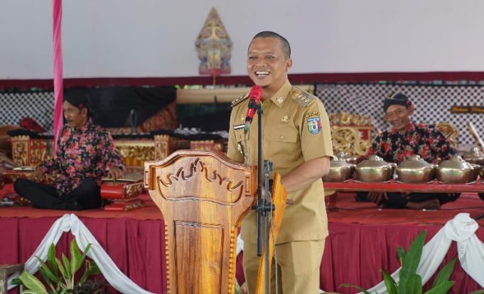 Bupati Riyanto Pamungkas Hadiri HUT Ke-75 Pekon Nusa Wungu