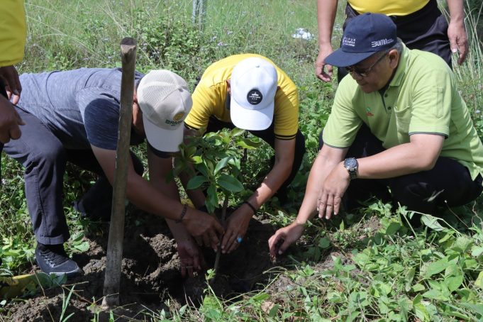 Peduli Lingkungan, Polres Pringsewu Tanam Ratusan Pohon