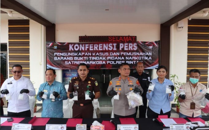 Polres Bintan Sikat Jaringan Pengedar Narkotika, 2 Kilogram Sabu Diamankan, Tiga Tersangka Ditangkap