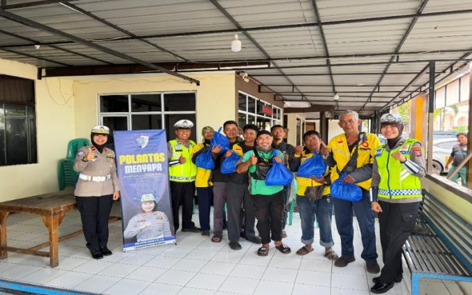 Polantas Menyapa, Sat Lantas Polresta Tanjungpinang Patroli Dialogis Bersama Komunitas Ojol Perkuat Kamtibmas