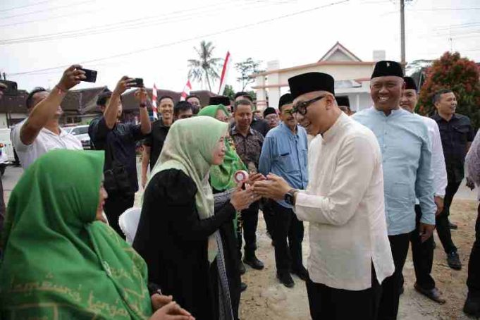 Gubernur Mirza dan Ibu Purnama Wulan Sari Laksanakan Safari Ramadan di Lampung Tengah