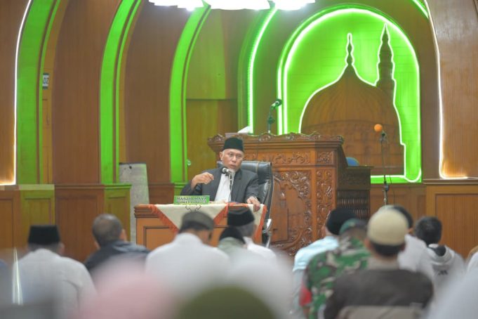 Subuh Mubarakah di Bukittinggi, Mahyeldi : Puasa Latih Peduli – Berbagi