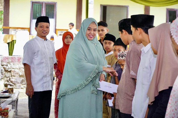 Safari Ramadan di Gunung Raya Pantura, Bupati – Wabup Pringsewu Serahkan Bantuan