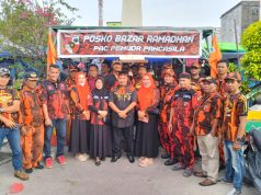 PAC. PP Pulau Kundur Berbagi Takjil Kepada Warga