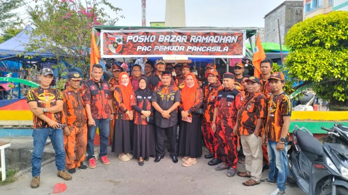 PAC. PP Pulau Kundur Berbagi Takjil Kepada Warga