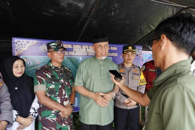 Tinjau Posko Mudik di Dharmasraya, Mahyeldi : Keselamatan – Kenyamanan Pemudik