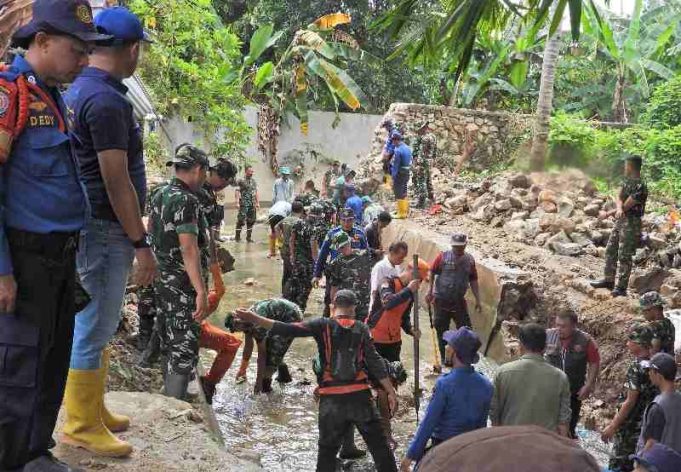 Percepat Normalisasi Sungai di Kelurahan Jagabaya I, Bunda Eva : Solusi Jangka Panjang