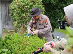 HUT Bhayangkara ke-80, Polsek Tanjungpinang Kota Gelar Bakti Religi dan Gotong Royong di Gereja Santa Maria Tak Bernoda