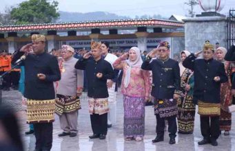 Wali Kota Bandar Lampung beserta Jajaran Forkopimda Ziarah Tabur Bunga di TMP Kedaton