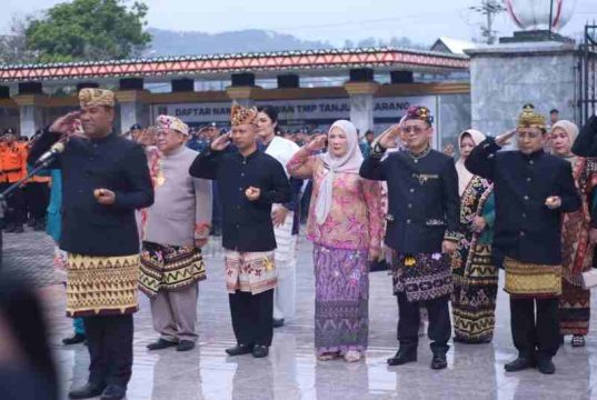 Wali Kota Bandar Lampung beserta Jajaran Forkopimda Ziarah Tabur Bunga di TMP Kedaton