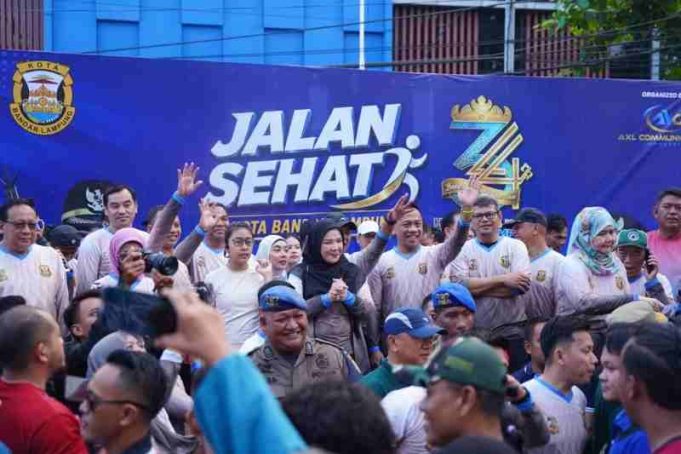 Wali Kota Eva Dwiana Ajak Warga Hidup Sehat Lewat Jalan Sehat HUT ke-344 Bandar Lampung