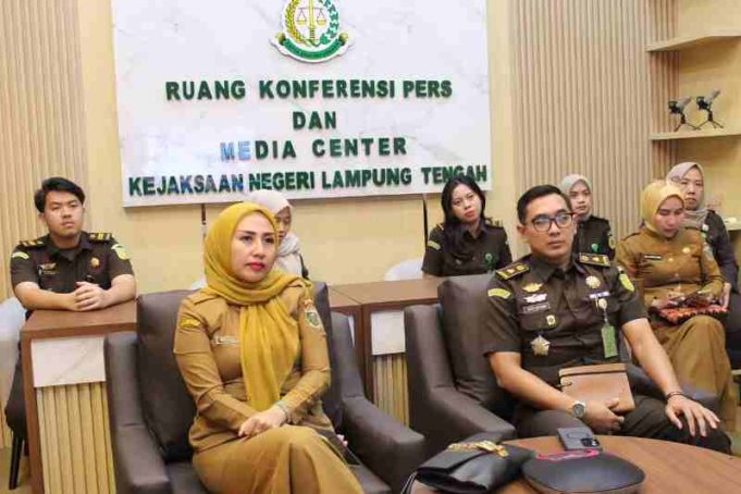 Plt.Kadis Kominfotik Lamteng, Hadiri Sosialisasi Pengawasan Media Komunikasi Secara Virtual