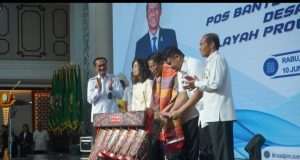 Bupati Asahan Terima Piagam Penghargaan Kemenkumham dalam Acara Penguatan Bantuan Hukum Se-Sumut