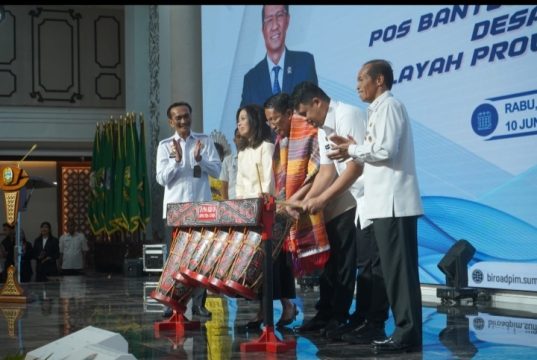 Bupati Asahan Terima Piagam Penghargaan Kemenkumham dalam Acara Penguatan Bantuan Hukum Se-Sumut