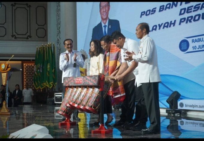 Bupati Asahan Terima Piagam Penghargaan Kemenkumham dalam Acara Penguatan Bantuan Hukum Se-Sumut
