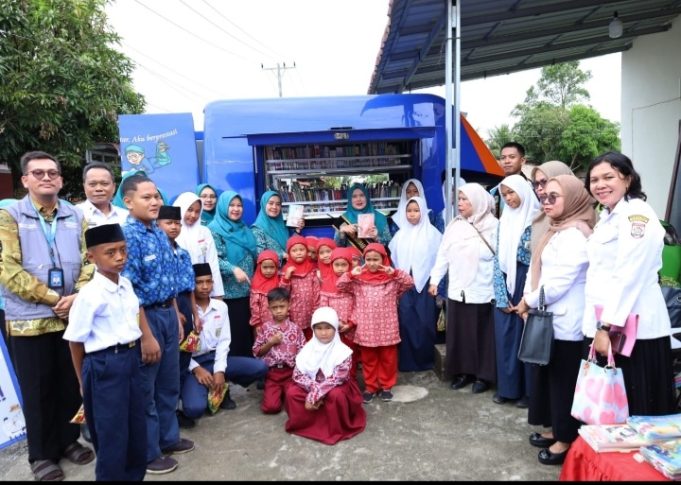 Ketua TP PKK Kabupaten Asahan Tinjau Pendidikan Anak, Usaha Produktif, dan Gerakan Literasi di Kisaran Timur