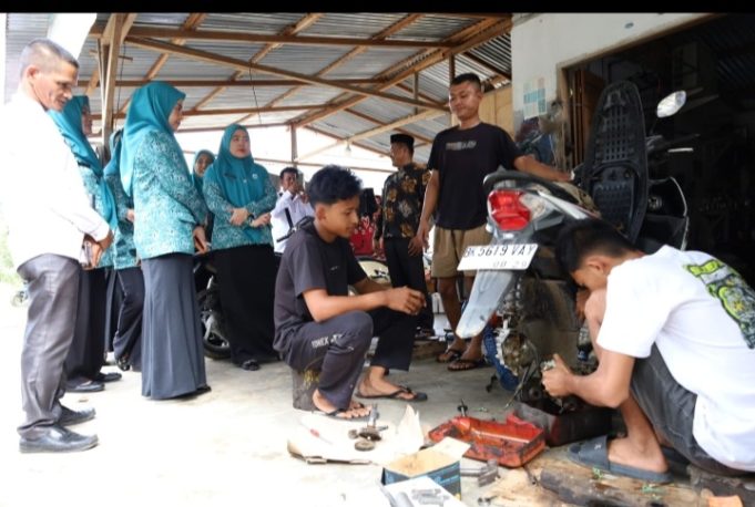 Ketua TP PKK Kabupaten Asahan Tinjau Program Pokja I di Desa Tanjung Asri
