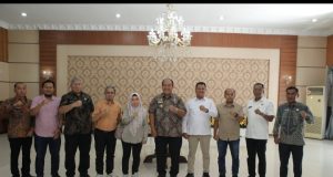 BUPATI ASAHAN TERIMA KUNJUNGAN PLN UP3 RANTAU PRAPAT, BAHAS PEMBANGUNAN JARINGAN LISTRIK DI SEI KEPAYANG