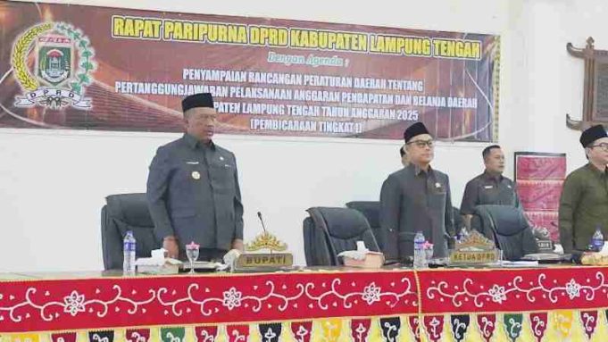 Plt Bupati Lamteng Rapat Paripurna DPRD Bahas Pertanggungjawaban APBD 2025