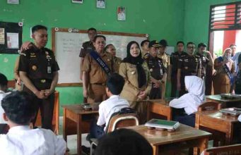 Wali Kota Bandar Lampung Dampingi Kajati Danang Suryo Wibowo Meninjau Program MBG di SDN 1 Way Lunik dan SMPN 37 Bandar Lampung