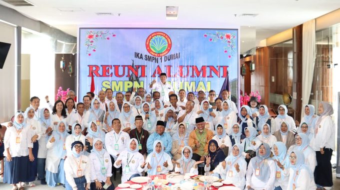 Reuni SMPN 1 Dumai, Mahyeldi Tekankan Pentingnya Menjaga Persaudaraan