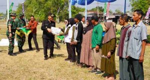 TMMD 129 Bojonegoro Bagikan 200 Paket Sembako untuk Warga Desa Kesongo