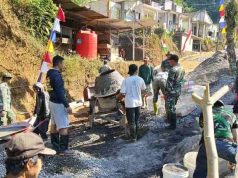 Satgas dan Warga Gotong-Royong Angkut Material Pengecoran Jalan
