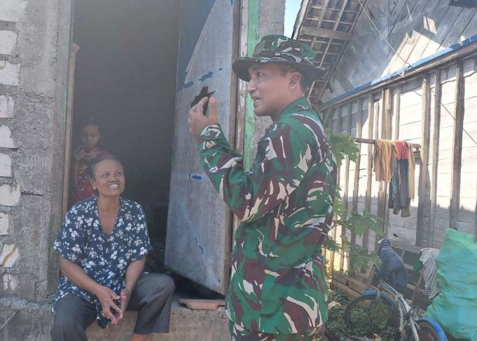 Refelksikan Semangat Kemanunggalan TNI-Rakyat, Satgas TMMD 129 Bojonegoro Sambangi Penerima Manfaat